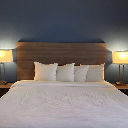 Отель Baymont By Wyndham Indianapolis Northwest Экстерьер фото
